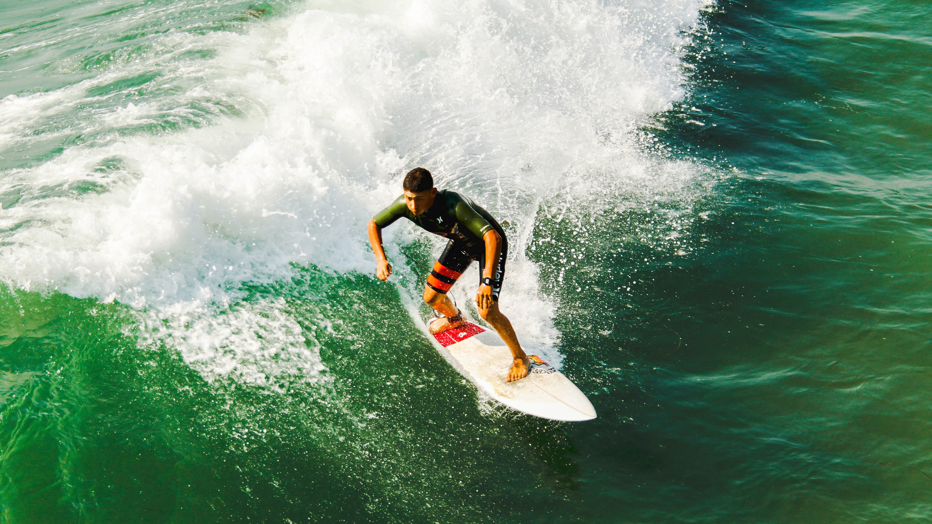 跨越时空的接管者，当莫兰特在欧冠点燃球场，快船已在洛杉矶击溃鹈鹕